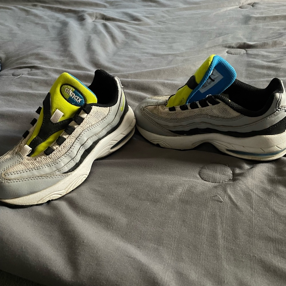 Boys size 11 Airmax